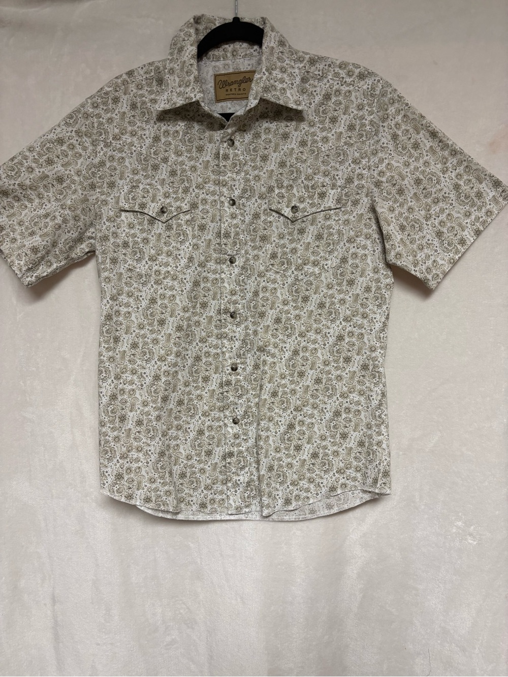 Wrangler Short Sleeve Paisley Button-Down Shirt in Beige and Cream